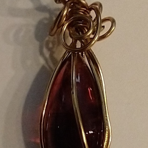 🇨🇦Beautiful amber glass teardrop pendant - Picture 3 of 3